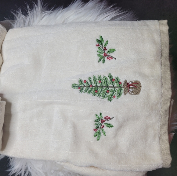 NWT Christmas 3-pc Bath Set - Picture 3 of 6